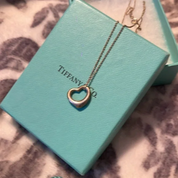 Tiffany &co Elsa peretti opened heart 16 inch chain - Picture 7 of 9